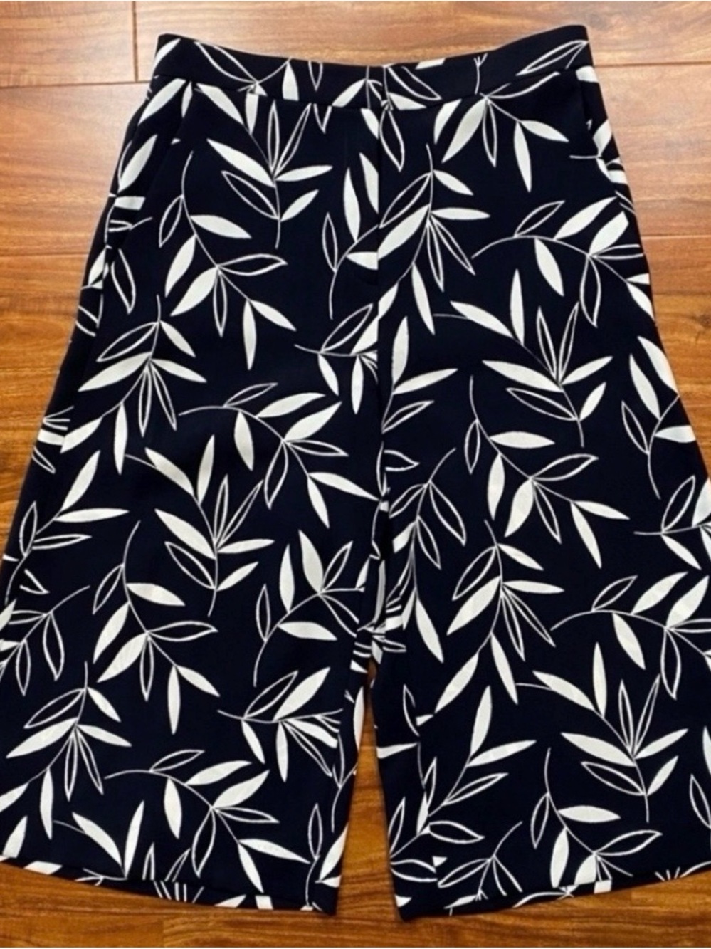 Ann Taylor Women Black White Leaf Print Crop Gaucho Pant Size 0 Classic Academia